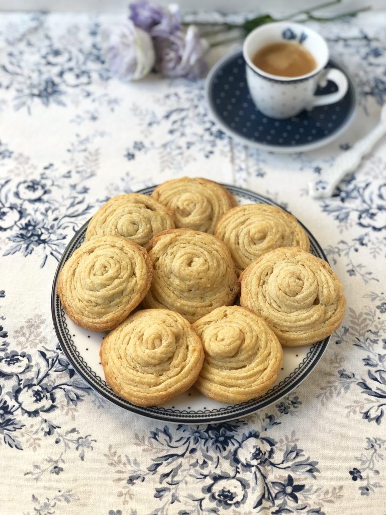 GALLETAS DE MANTEQUILLA CON CHOCOLATE BLANCO Y NEGRO