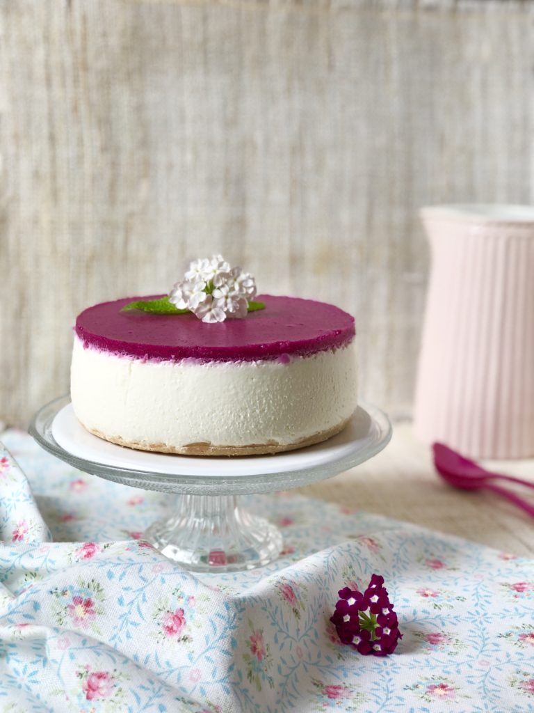 TARTA DE QUESO CON PITAHAYA