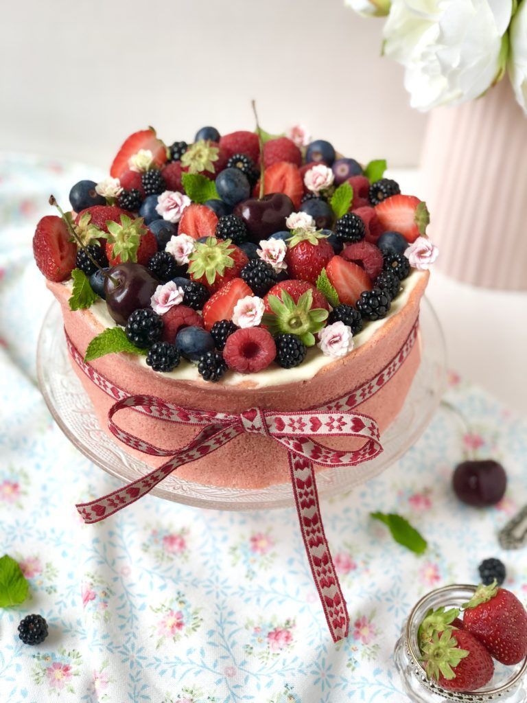 BIZCOCHO DE SOLETILLA CON BAVAROISE DE VAINILLA Y FRUTOS ROJOS