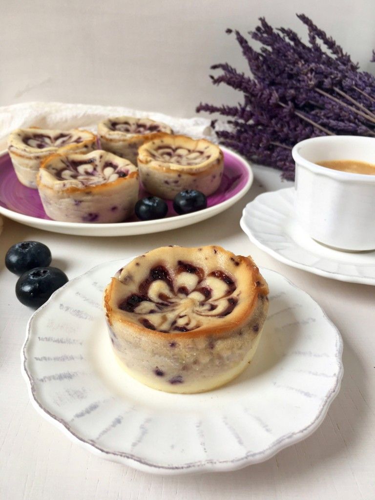 MINI TARTAS DE QUESO CON ARÁNDANOS