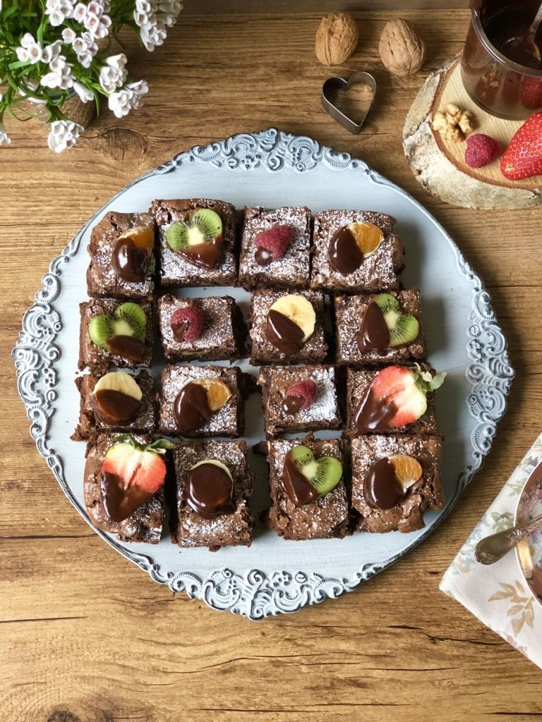 BROWNIE DE CHOCOLATE Y FRUTAS
