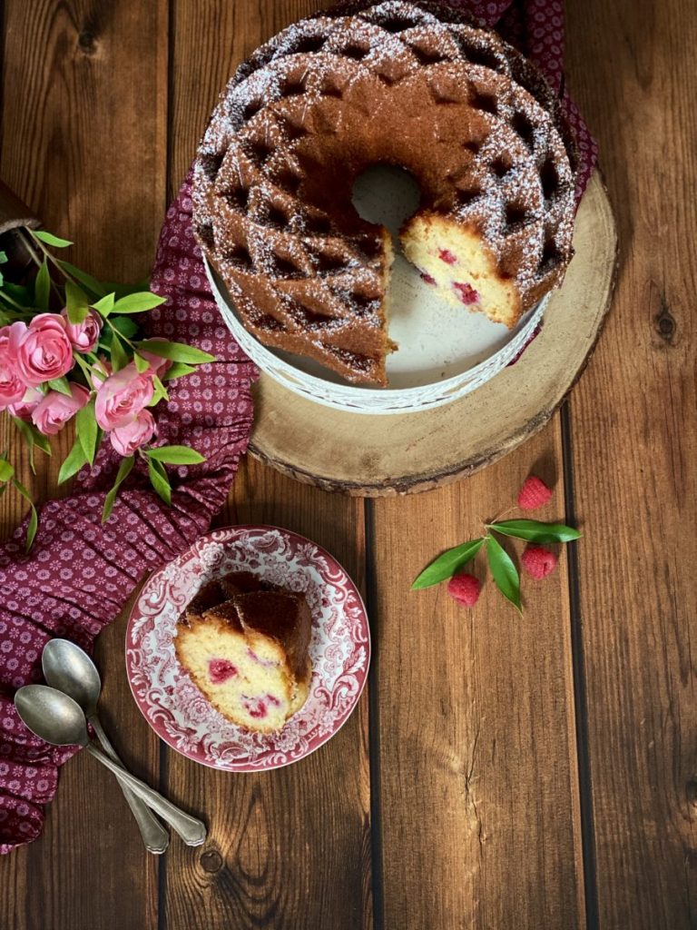 BUNDT CAKE DE COCO Y FRAMBUESAS