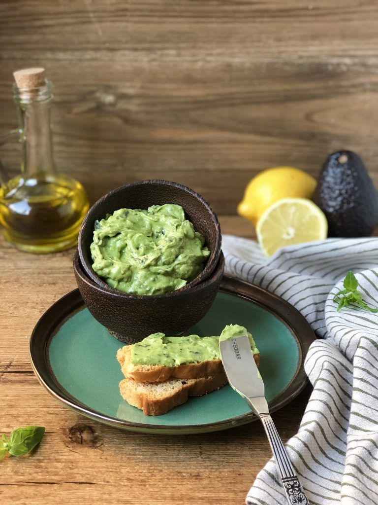 PATÉ DE AGUACATE CON ALGA WAKAME