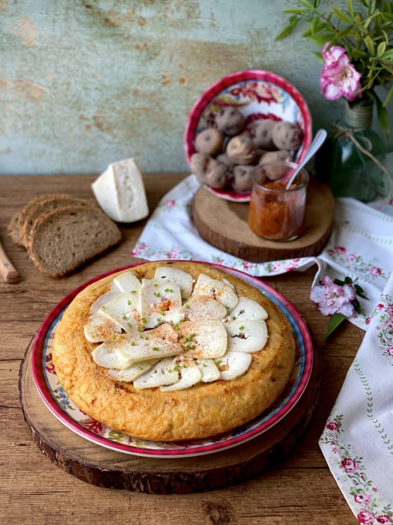 TORTILLA CANARIA CON ALMOGROTE