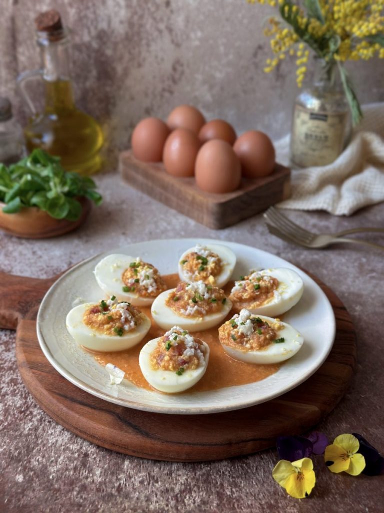 HUEVOS RELLENOS DE SALMOREJO