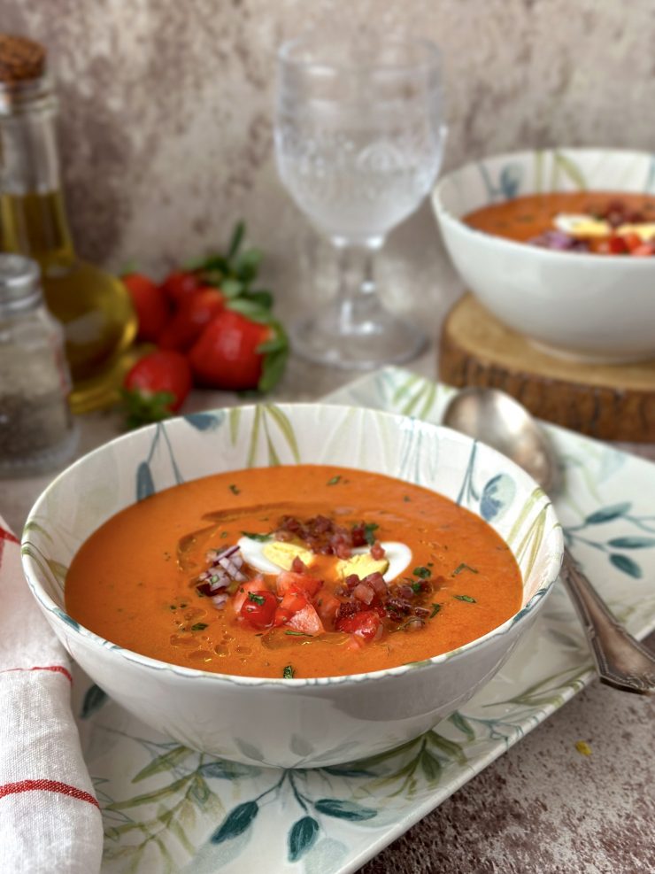 SALMOREJO DE PIMIENTOS ASADOS Y FRESAS