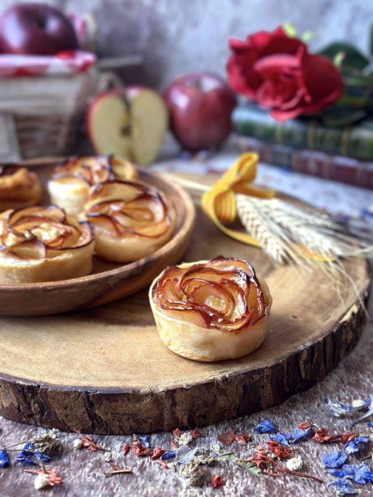 ROSAS DE MANZANA Y HOJALDRE