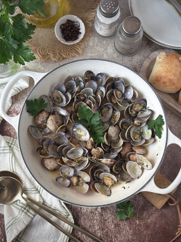 ALMEJAS AL VINO BLANCO