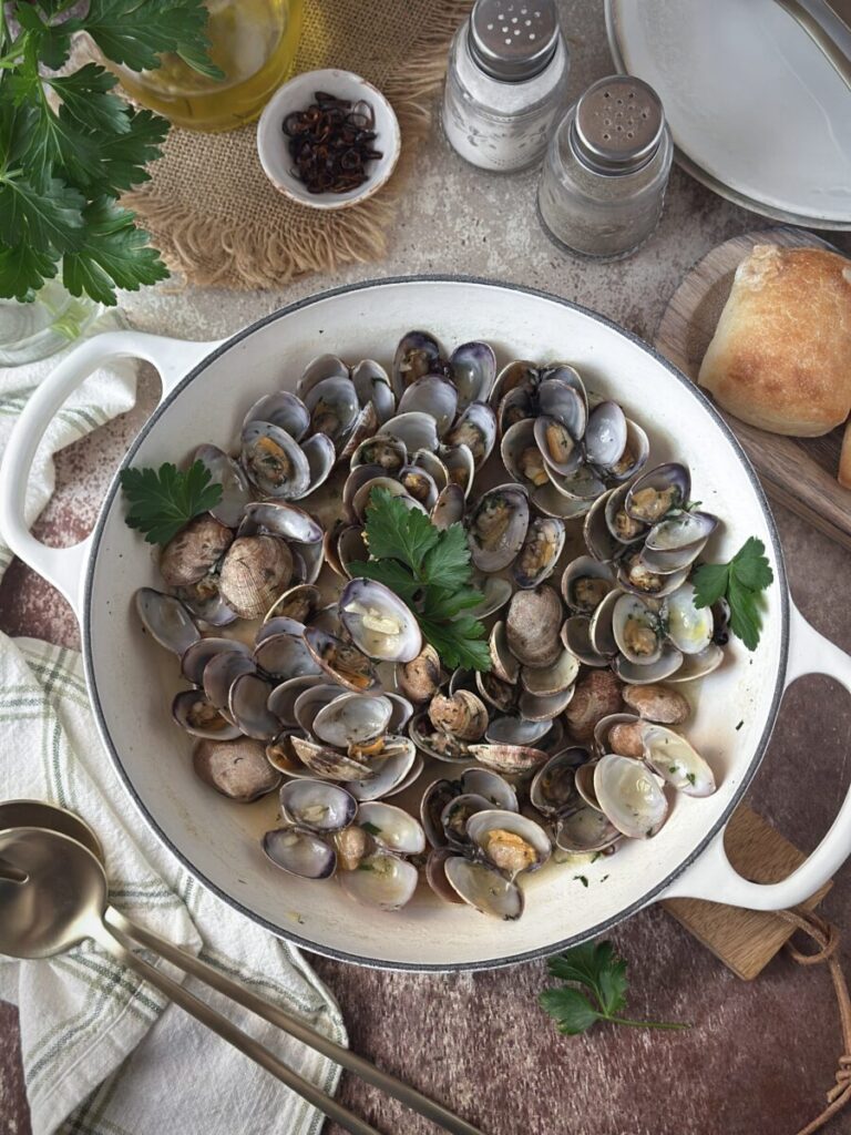 ALMEJAS AL VINO BLANCO