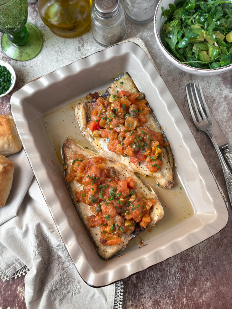 DORADA CON VINAGRETA DE TOMATES Y FRUTOS SECOS