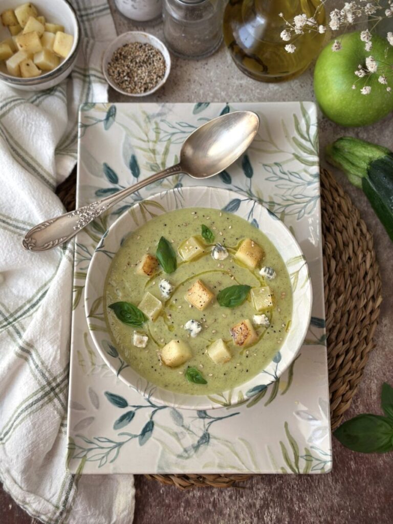 CREMA DE CALABACÍN CON QUESOS Y MANZANA