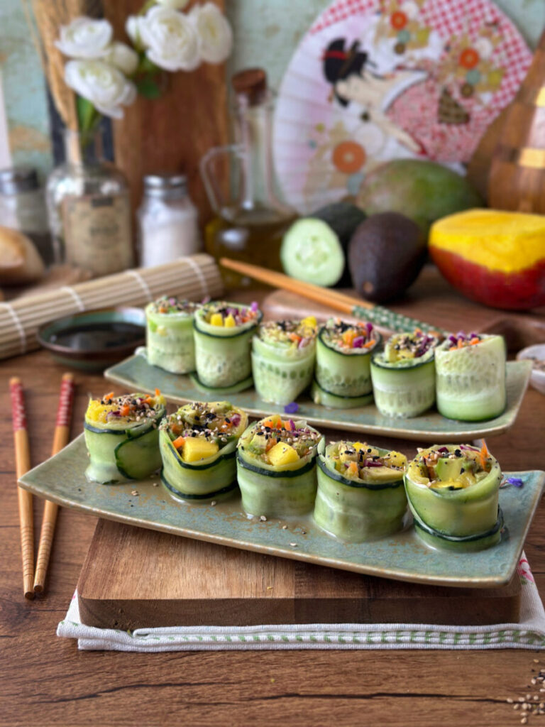 ROLLITOS DE PEPINO CON MANGO Y AGUACATE