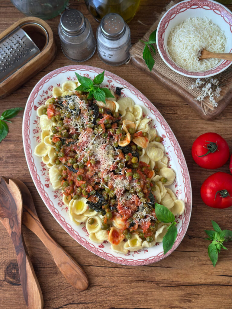 ORECCHIETTE CON TOMATE Y GUISANTES