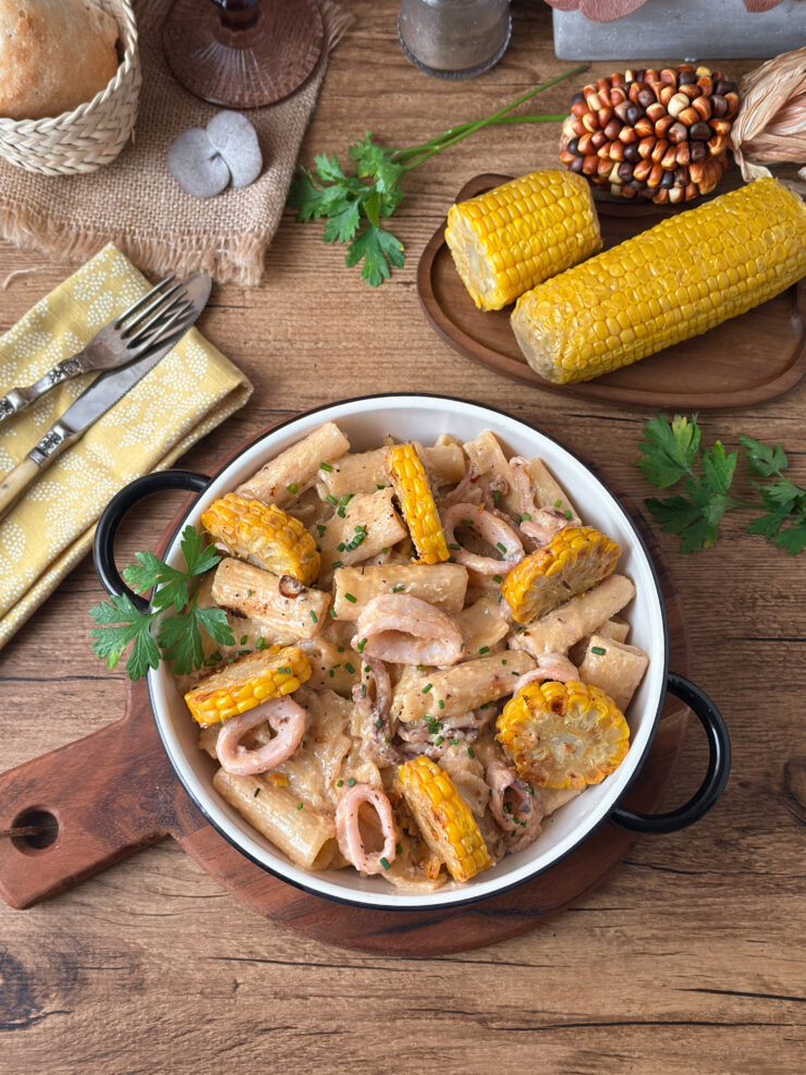 RIGATONI CON MAÍZ Y CALAMARES
