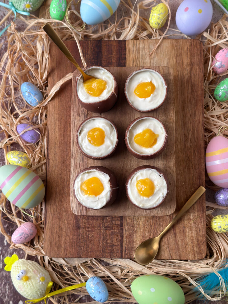 HUEVOS DE PASCUA CON MOUSSE DE QUESO Y MANGO