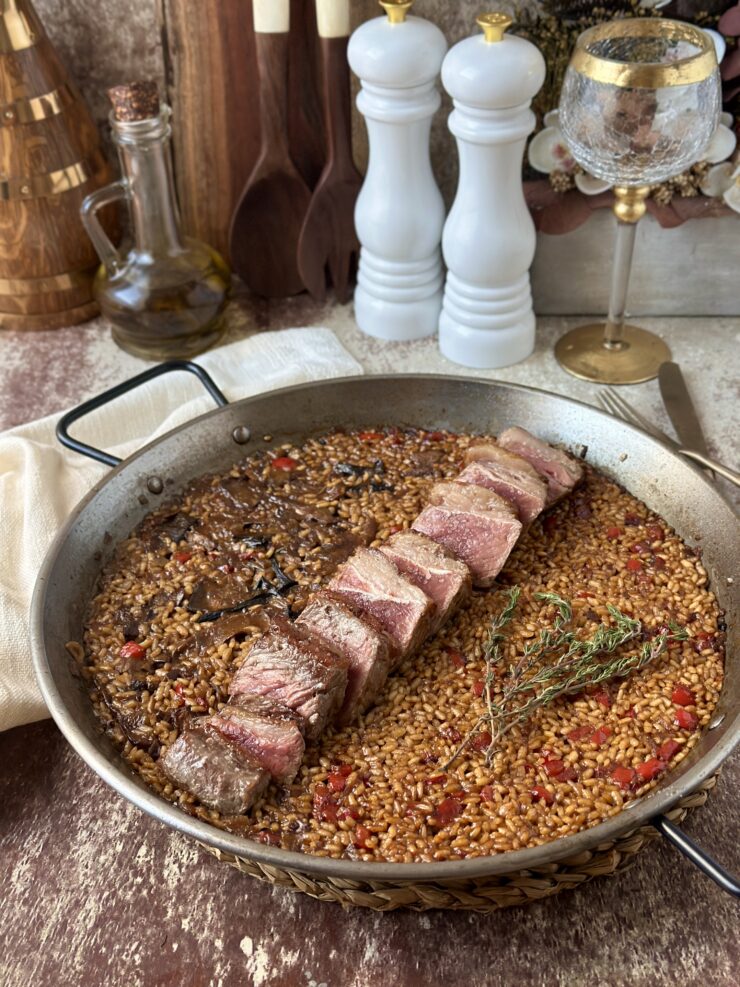 PAELLA CON TATAKI DE LOMO BAJO Y CEPS