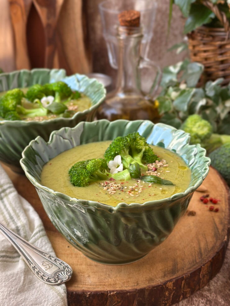 CREMA DE BRÓCOLI, CALABACÍN Y ALBAHACA