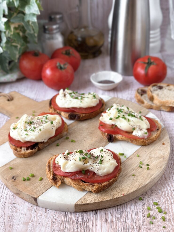 TOSTA DE TOMATE CON ESPUMA DE AOVE