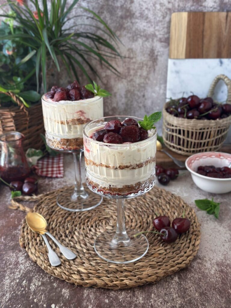 COPA DE MASCARPONE Y CEREZAS