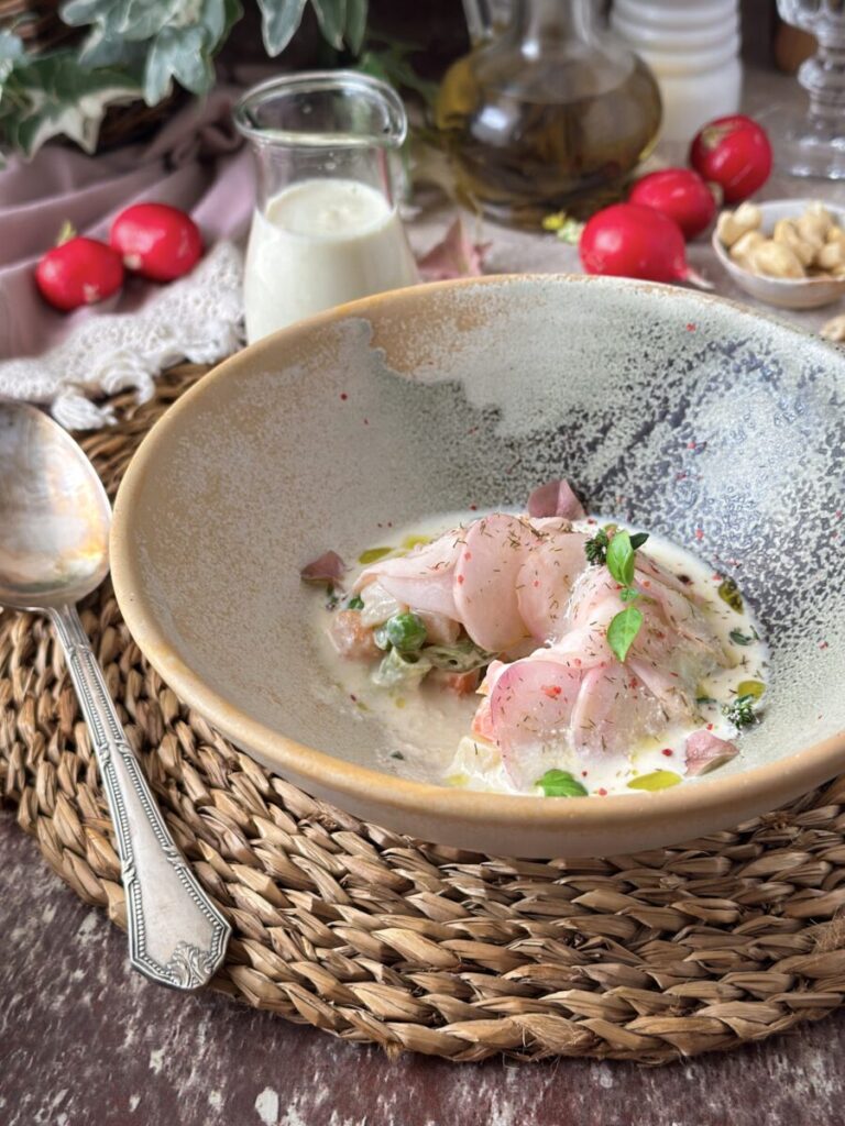 ENSALADILLA RUSA CON RÁBANO Y SALSA DE ANACARDOS