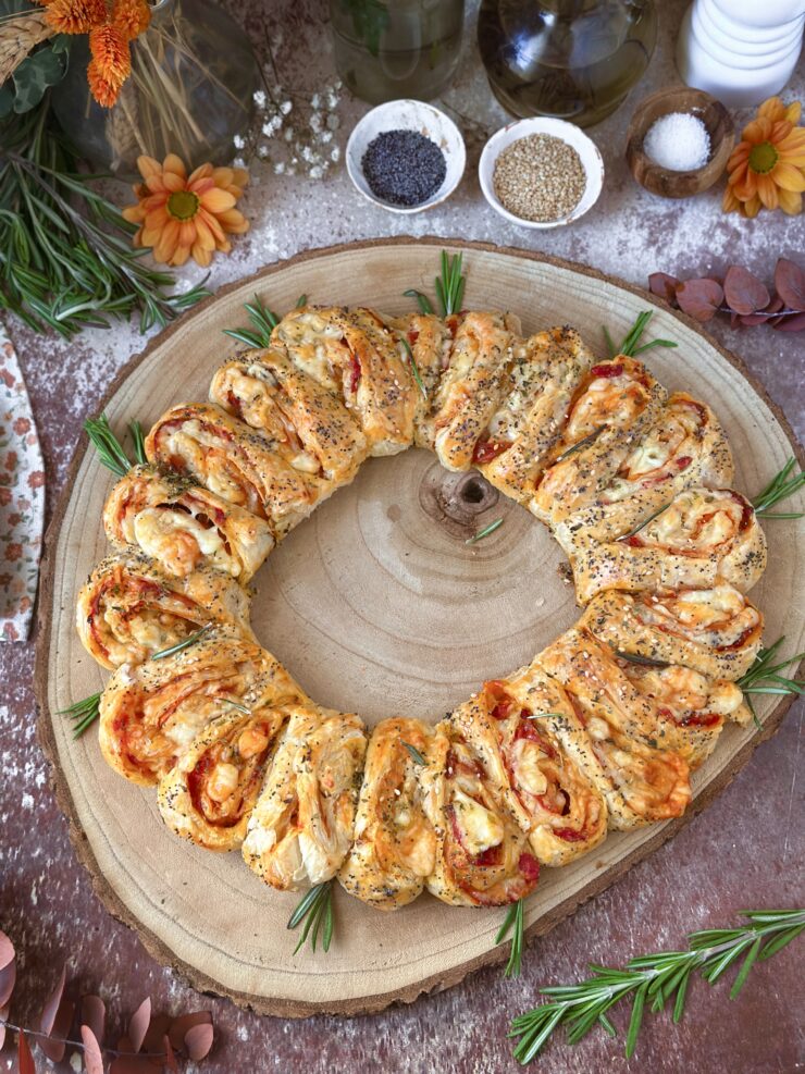 CORONA DE HOJALDRE RELLENA DE JAMÓN Y QUESO