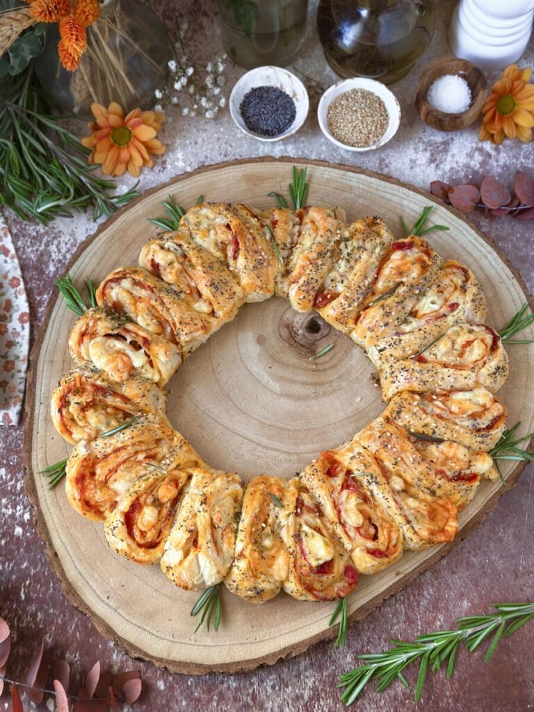 CORONA DE HOJALDRE RELLENA DE JAMÓN Y QUESO